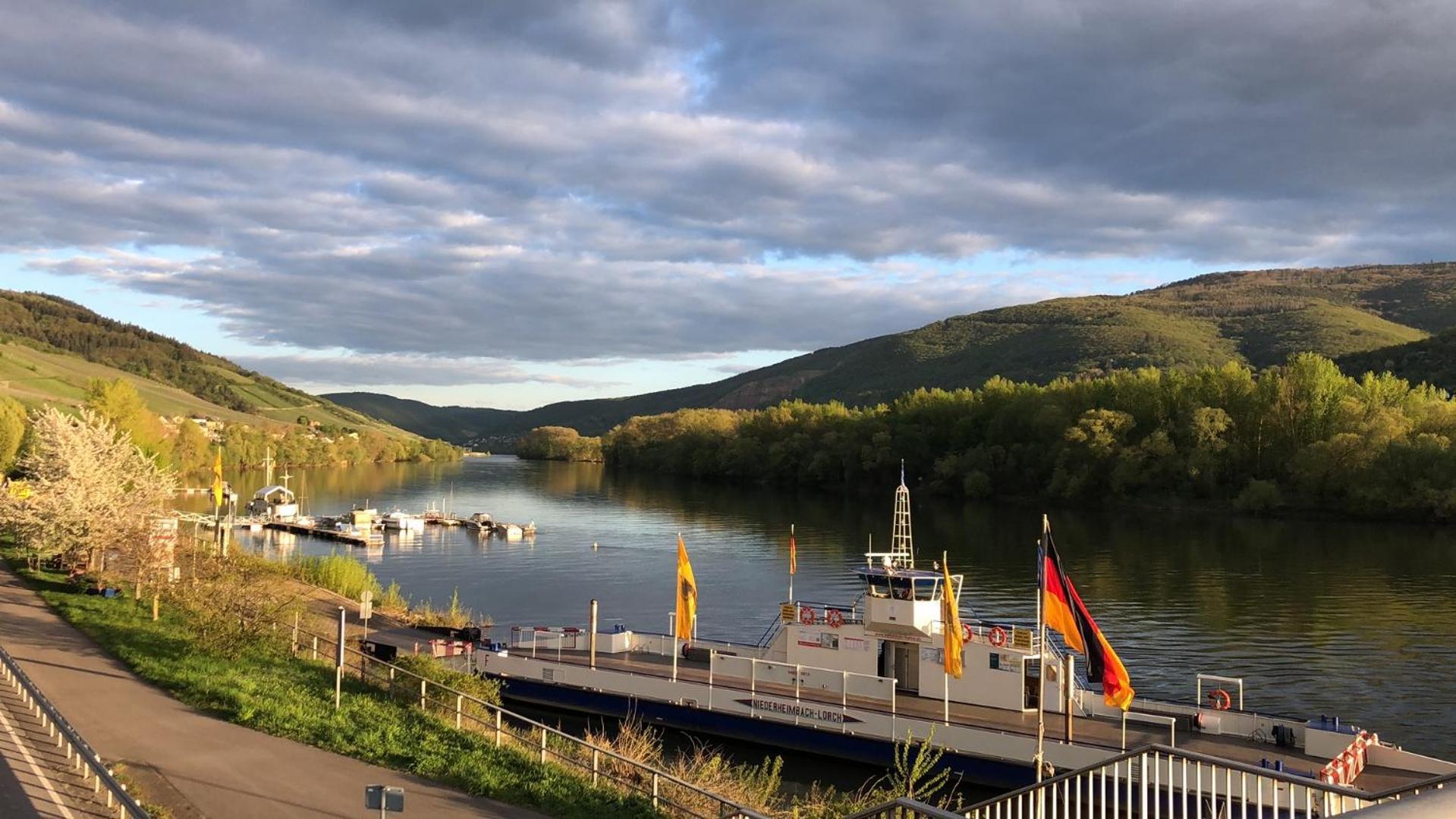 Rheinliebe Bistro Und Pension Лорх Экстерьер фото
